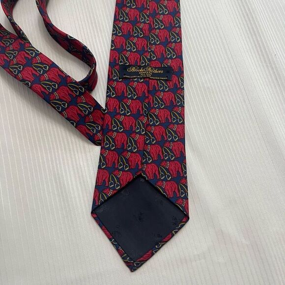 Brooks Brothers Navy Blue Silk Polar Bear Horsebit Abstract Tie Necktie - Picture 3 of 5